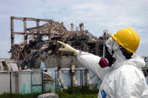 An IAEA inspector examines the remains of reactor 3 at Fukushima Daiichi (5/27/11) (photo: Greg Webb/IAEA imagebank)